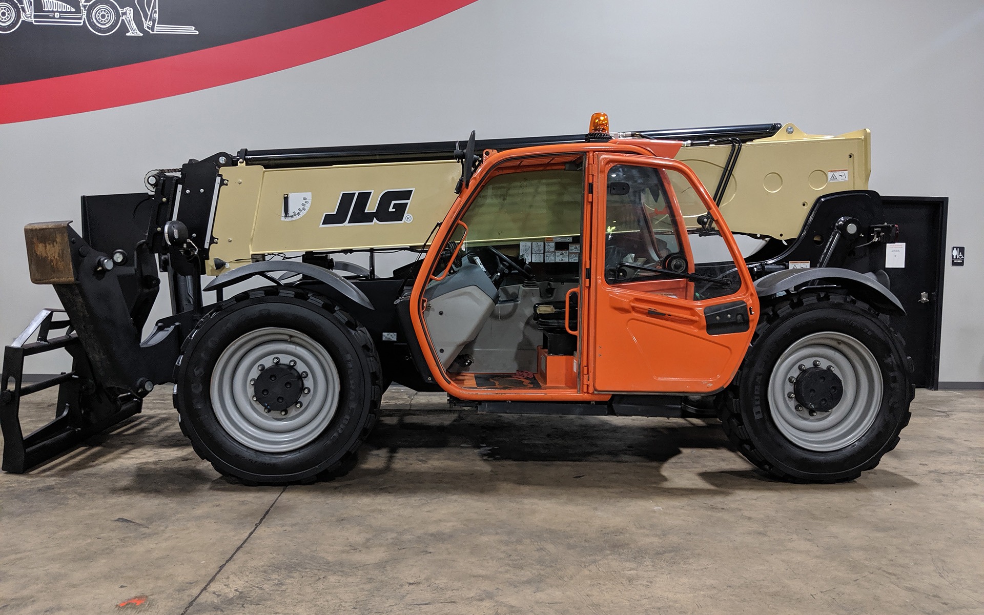 Used 2017 JLG 1055  | Cary, IL
