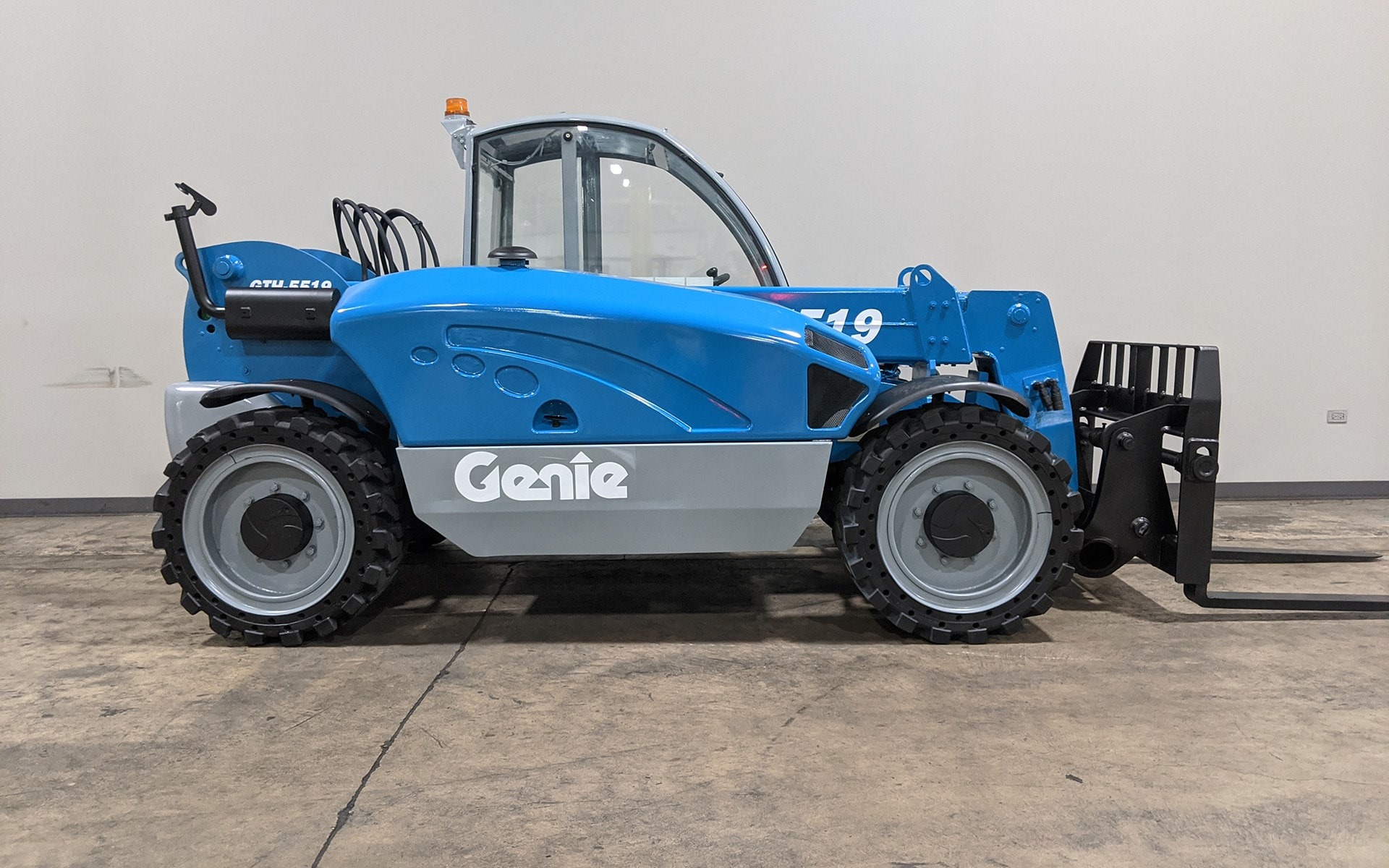 Used 2013 GENIE GTH 5519  | Cary, IL