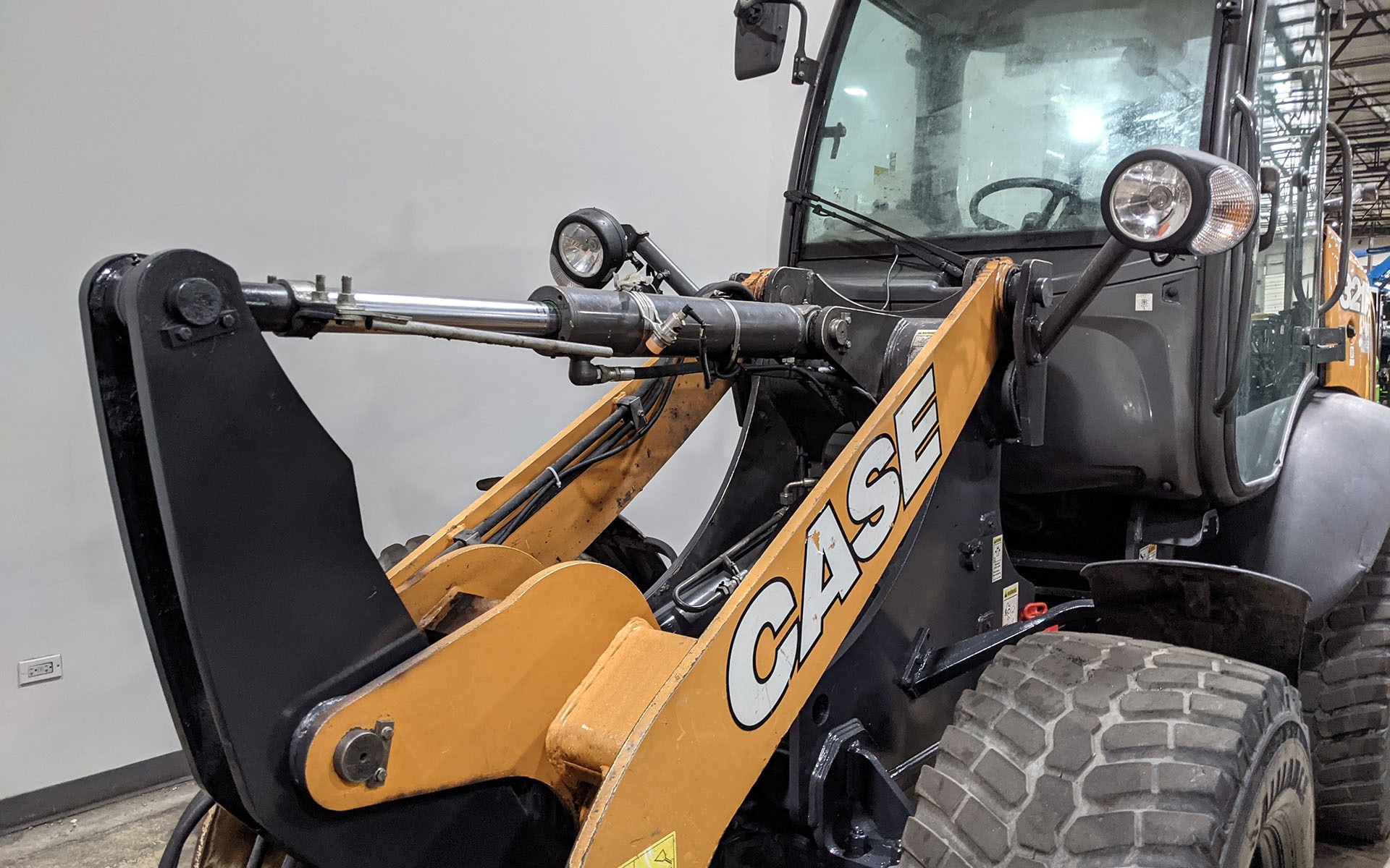 Used 2016 CASE 321F  | Cary, IL
