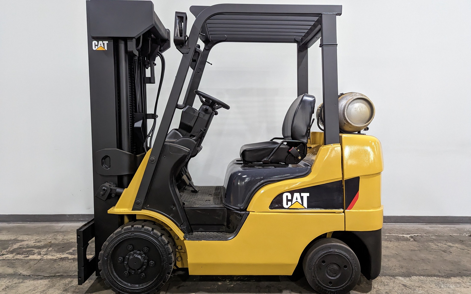 Used 2010 CATERPILLAR C5000  | Cary, IL
