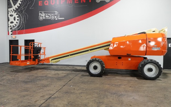 2017 JLG 600S